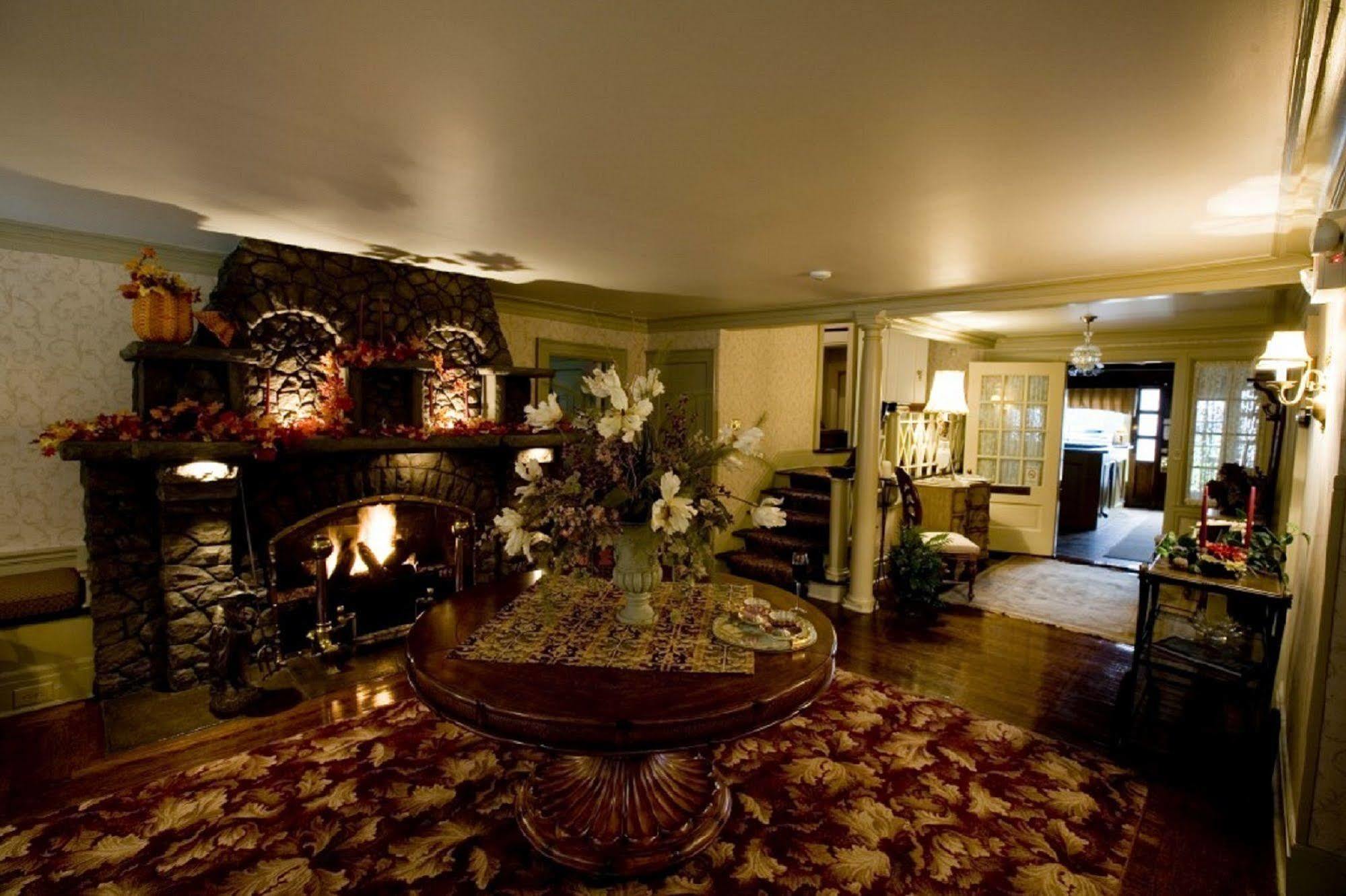 Julias Bed And Breakfast Hubbard Eksteriør bilde